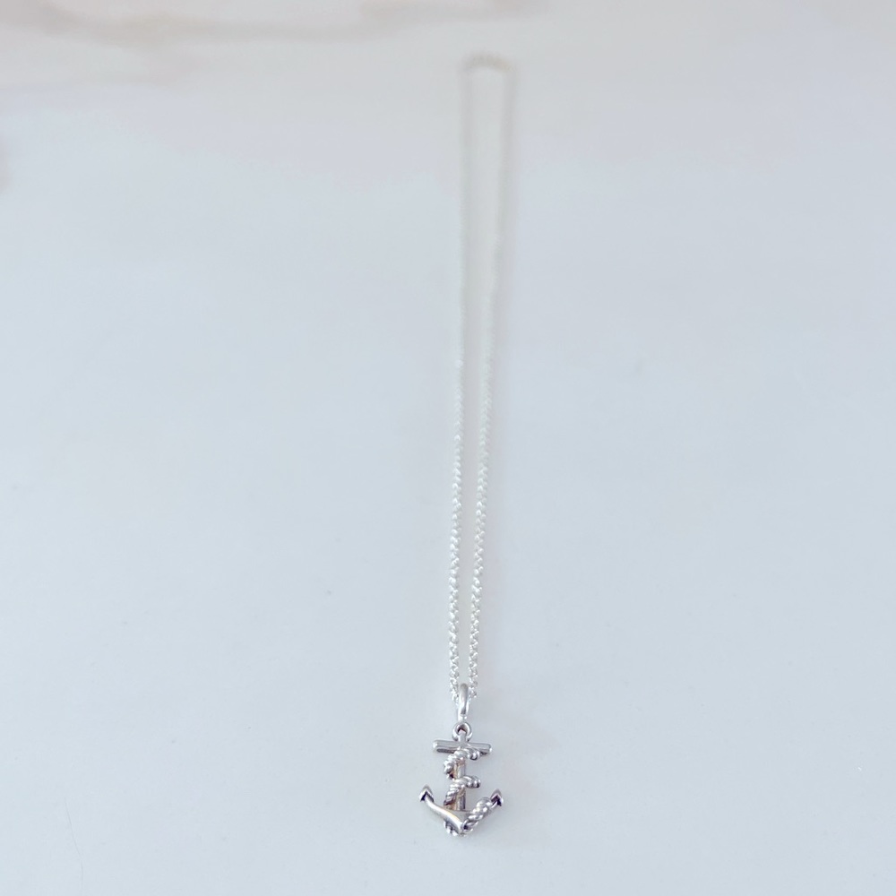 Anchor pendant necklace